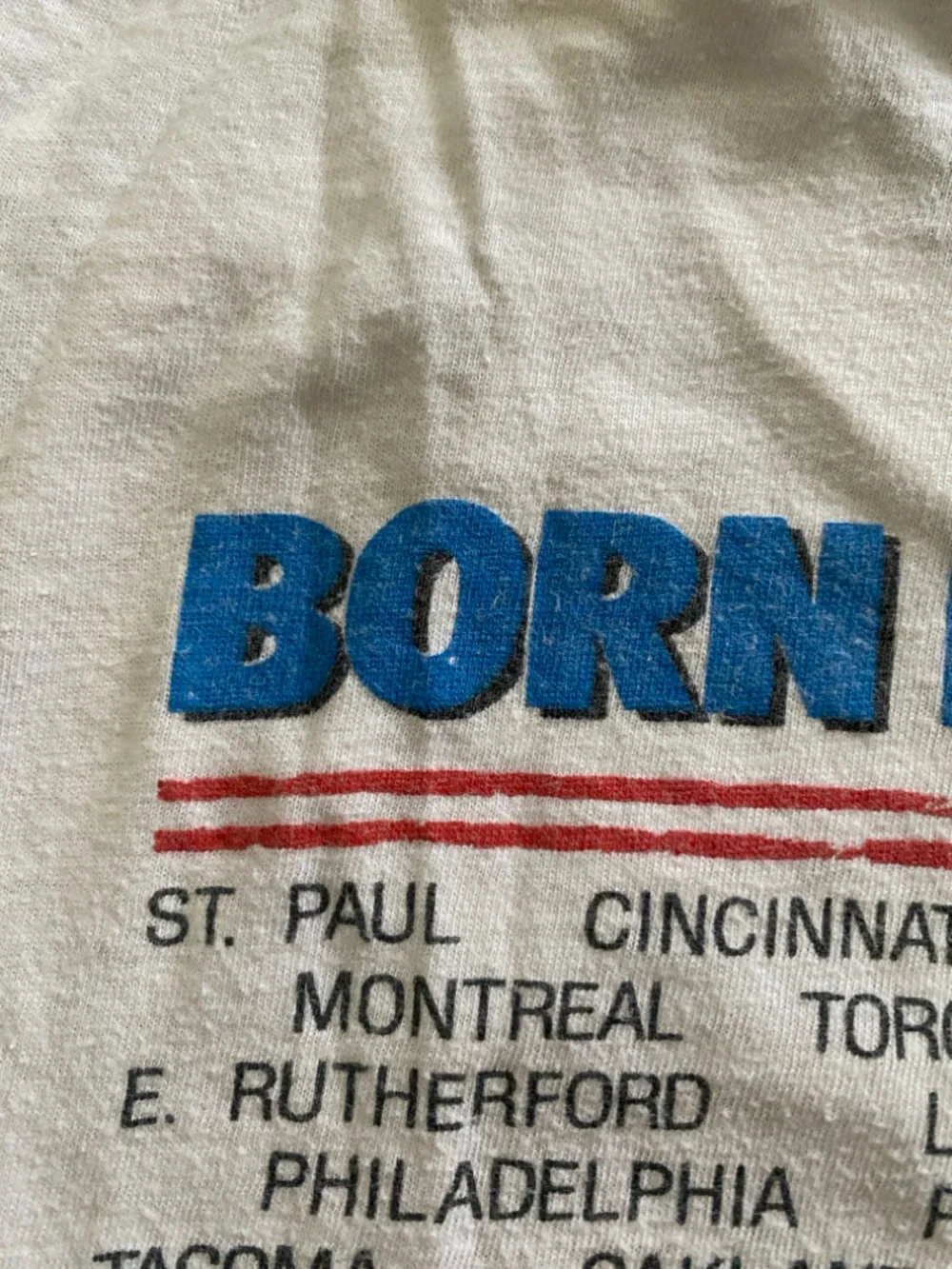 VINTAGE BRUCE SPRINGSTEEN CONCERT WHITE TEE SIZE MEDIUM, PRELOVED 1984-1985 - Picture 13 of 16